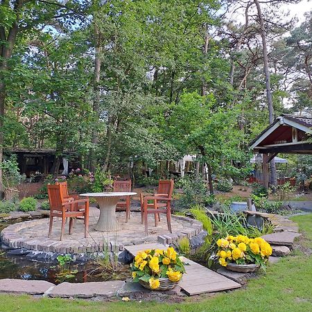 Bed and Breakfast Bosgeluk Helmond Esterno foto